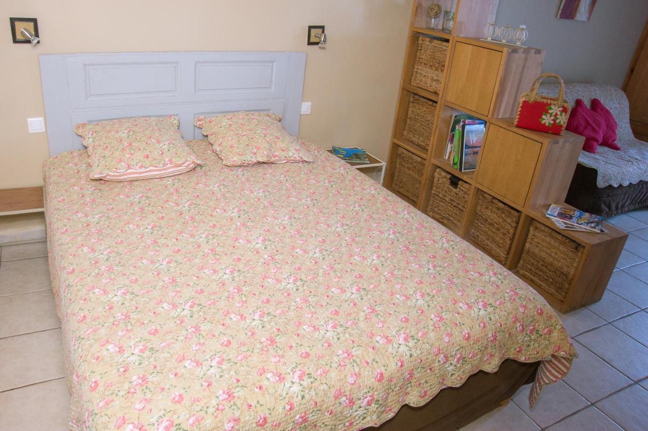 Bed And Breakfast La Maison De Nathalie Les Mayons Exteriör bild