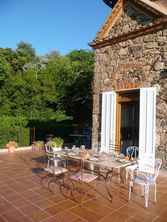 Bed And Breakfast La Maison De Nathalie Les Mayons Exteriör bild