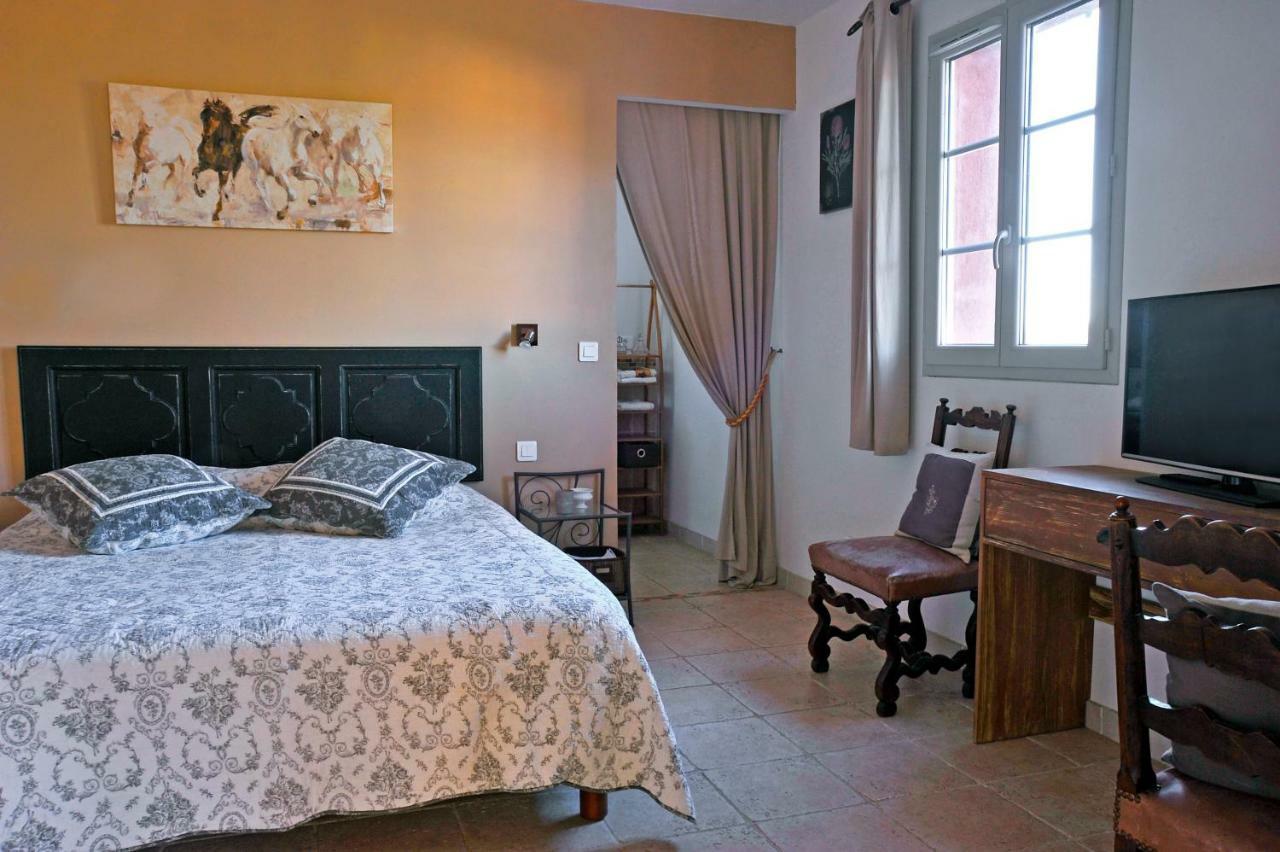 Bed And Breakfast La Maison De Nathalie Les Mayons Exteriör bild